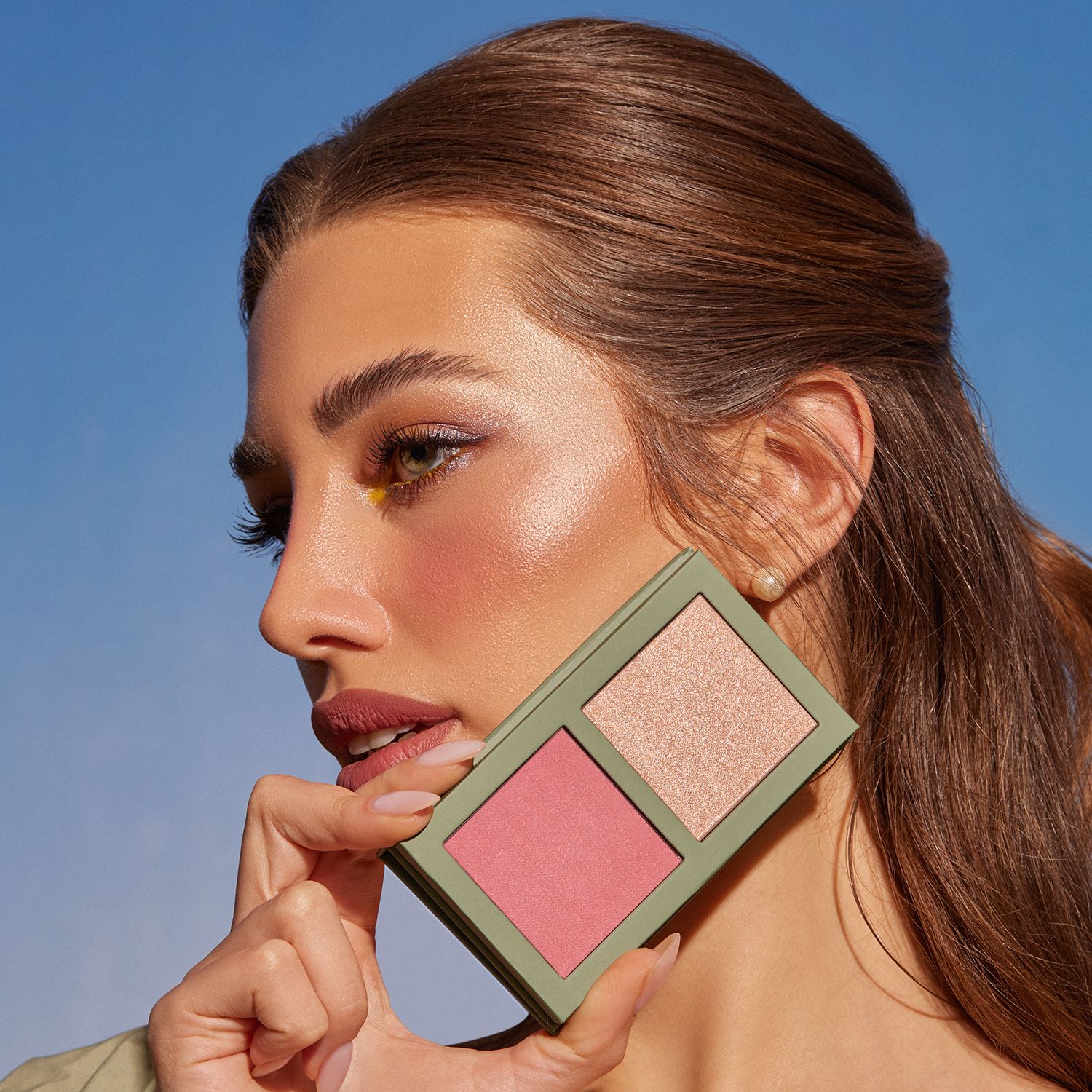 wycon_feel-the-vibe-face-palette_modella