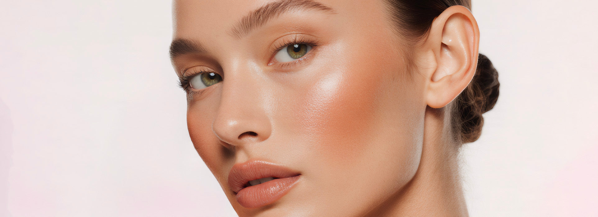Skin-first: il ritorno del make-up che si fonde con la pelle