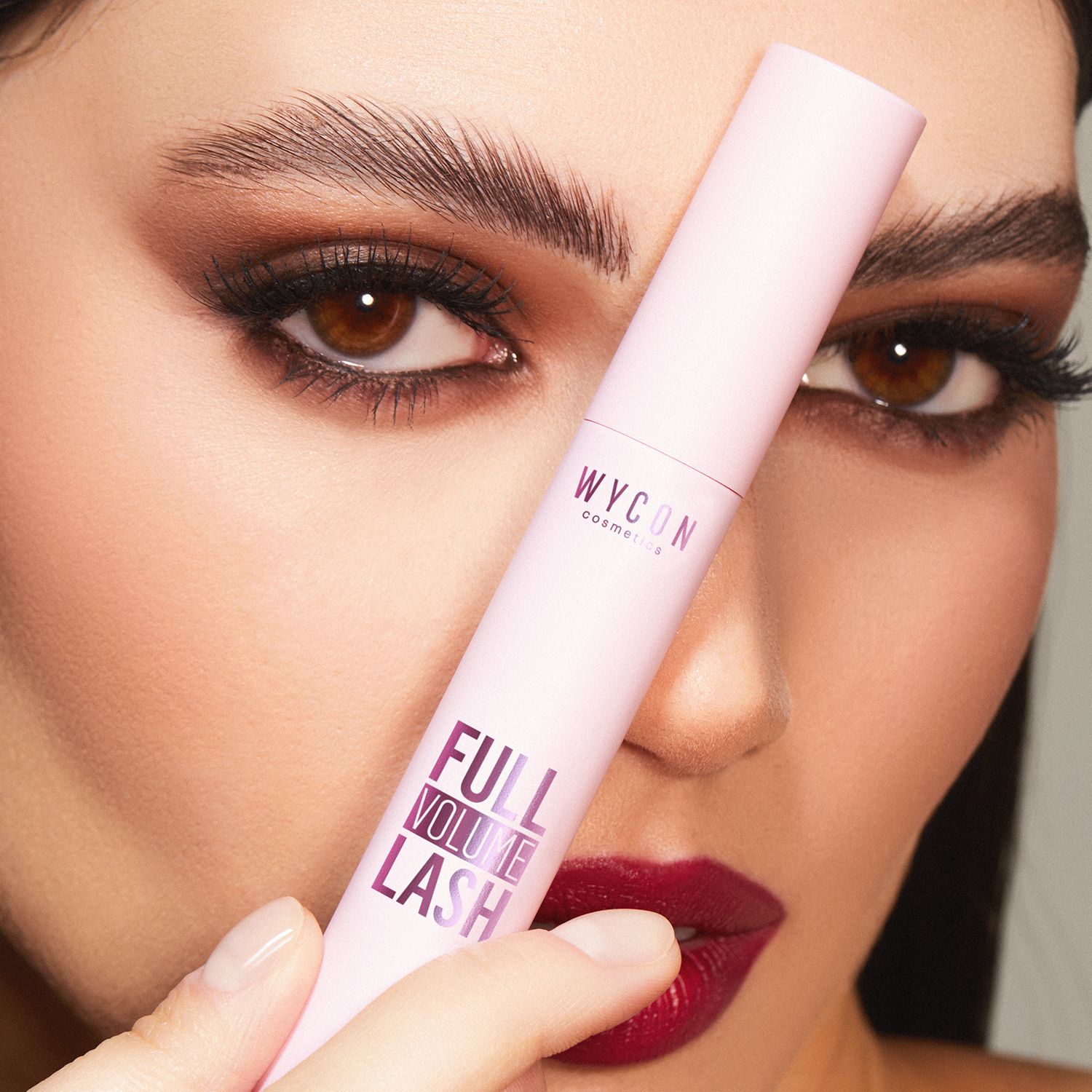 full-volume-lash-mascara_MODELLA