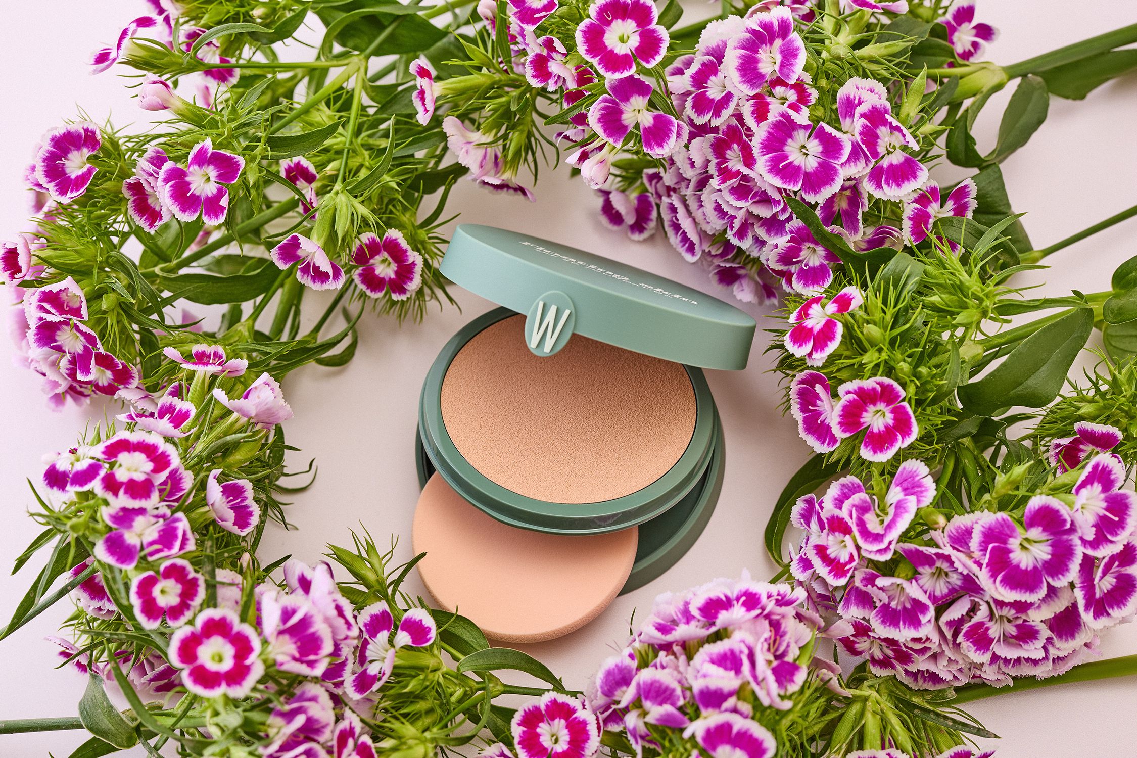 wycon_floating-skin-spf-50-foundation_shooting